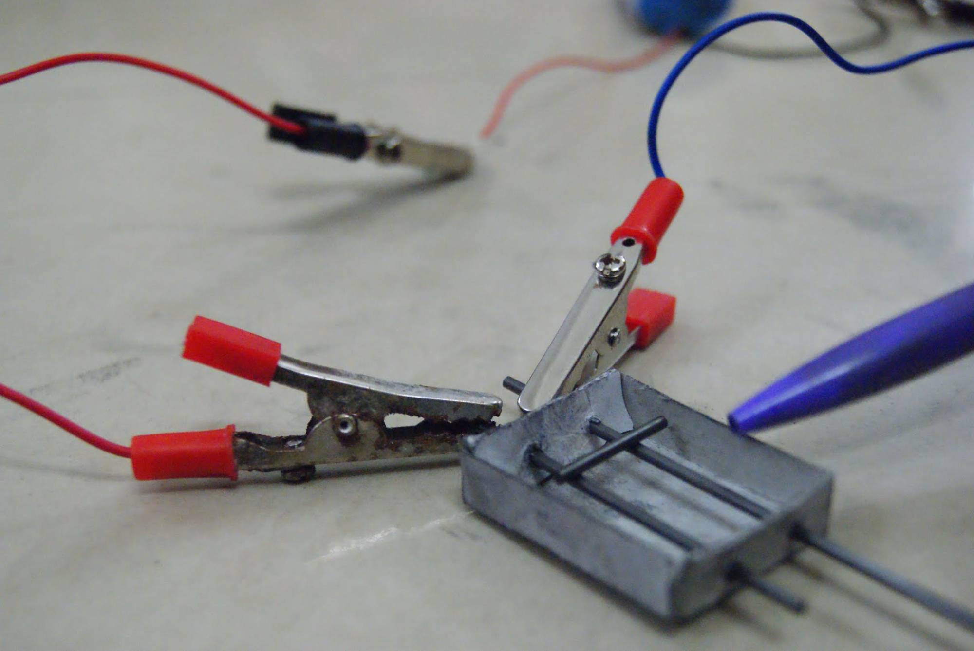 Children building electrical circuits in a Young-Scientist workshop, Chennai